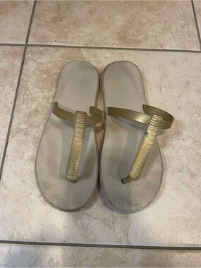Ipanema Gold Flip-Flops size 8